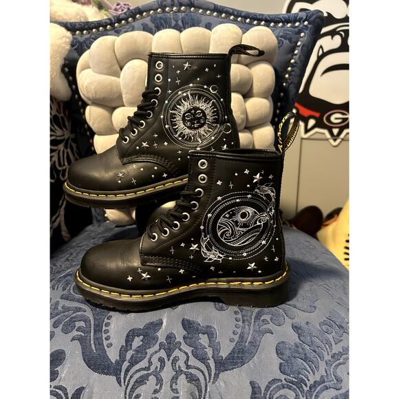 Dr Martens Cosmic Embroidered Moon Sun Stars Black Boots Size 5/EU 36 NWOT - Picture 1 of 9